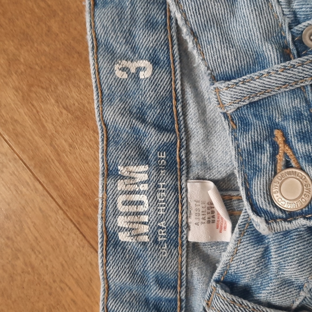 Mom Ultra High Rise Jeans - Picture 3 of 4